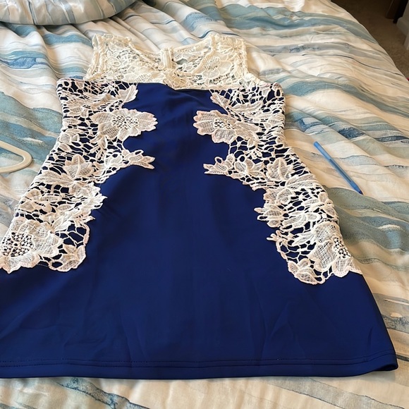 Venus Dress with beautiful design - Picture 7 of 9